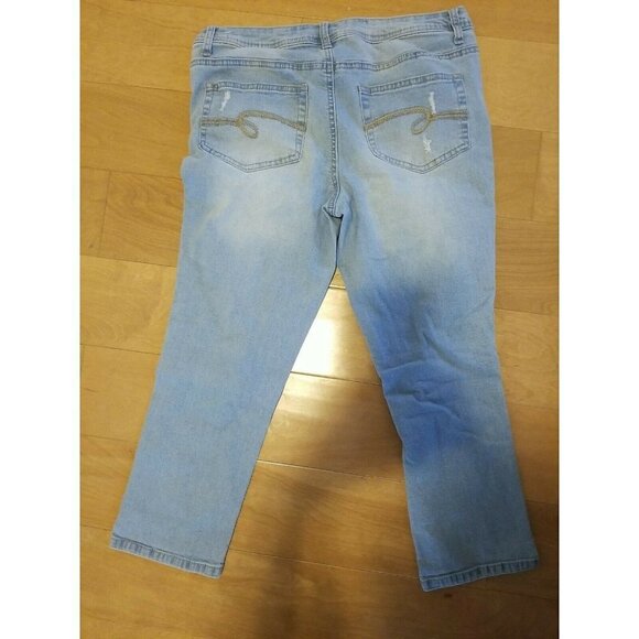 Justice Capri Cropped Jeans Girls Size 14 Plus Lightwash Distressed - Picture 2 of 3
